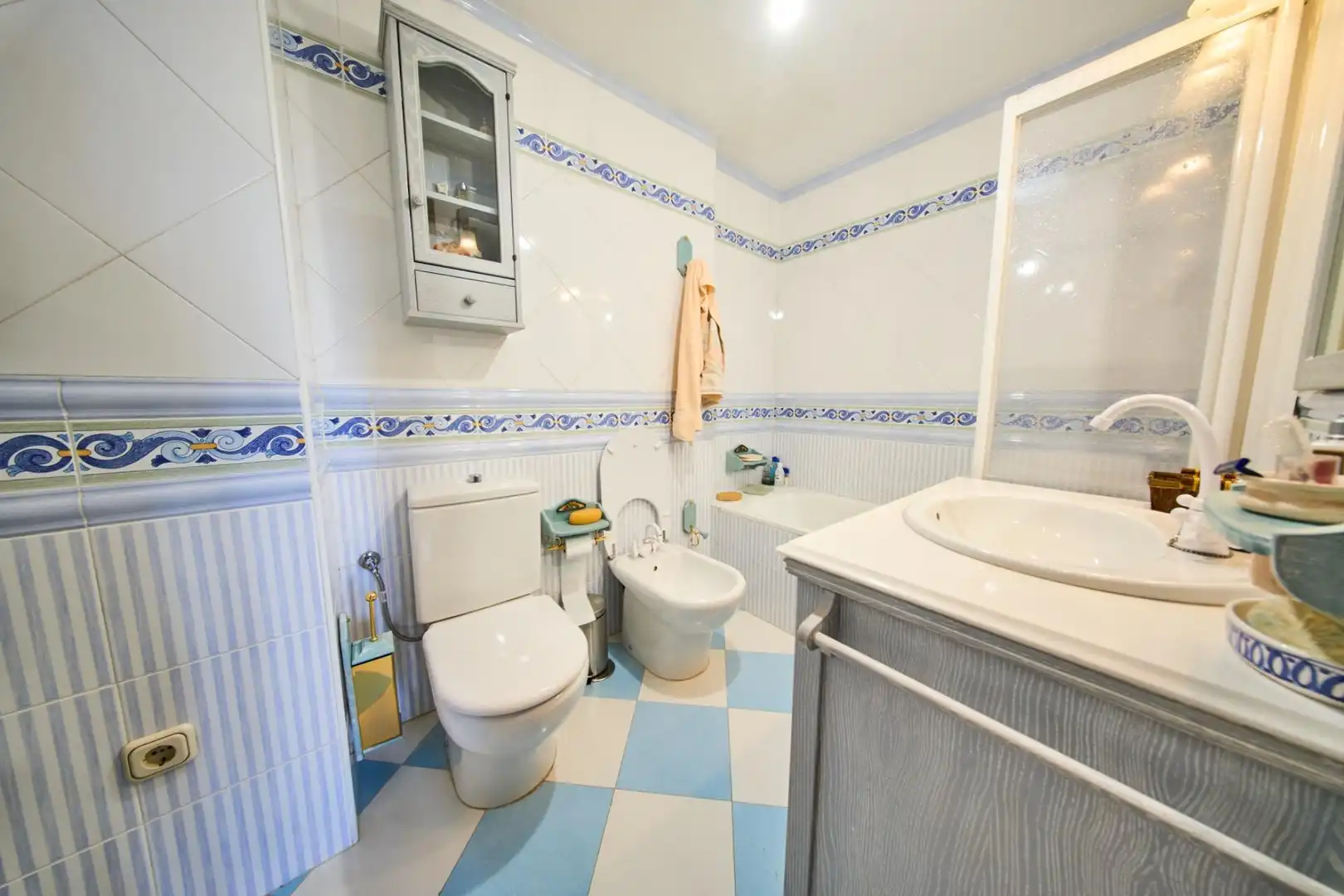 Baño de Casa o chalet en venta en Granada con Aire acondicionado, Calefacción y Jardín privado