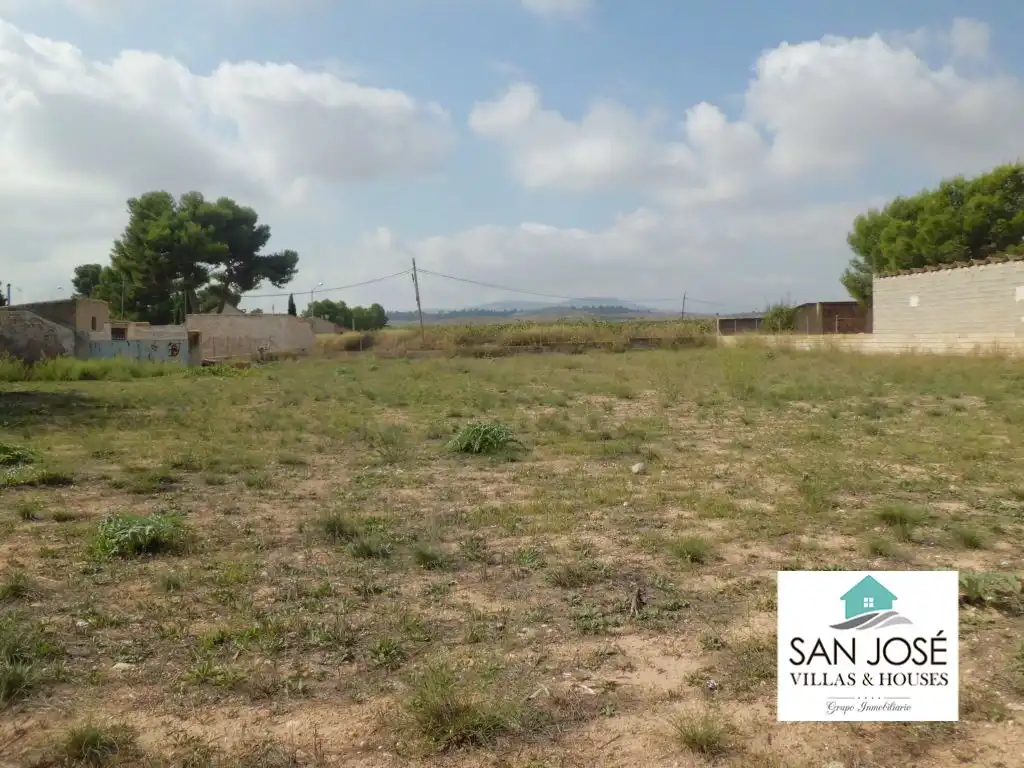 Terrenos y solares en venta en El Pinós / Pinoso