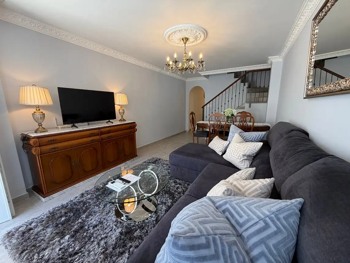 Wohnzimmer von Haus oder Chalet zum Verkauf in Santa Pola mit Klimaanlage, Privatgarten und Möbliert