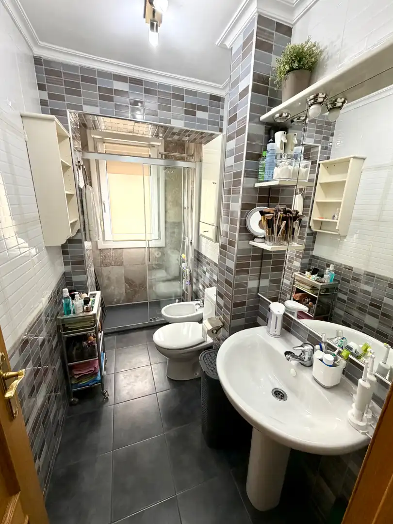 Bathroom of Flat for sale in Barakaldo   with Heating and Furnished