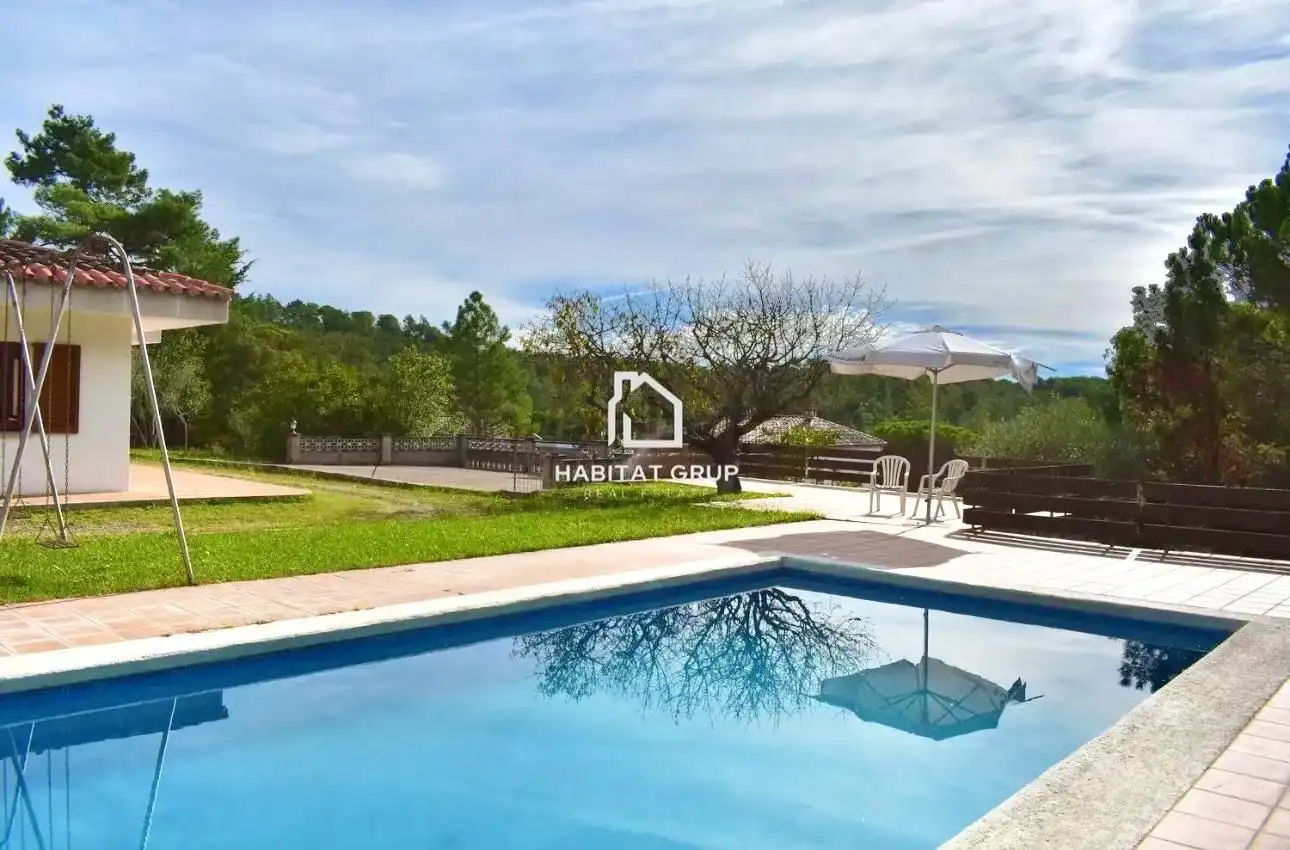 Casa con piscina en venta en Llambilles