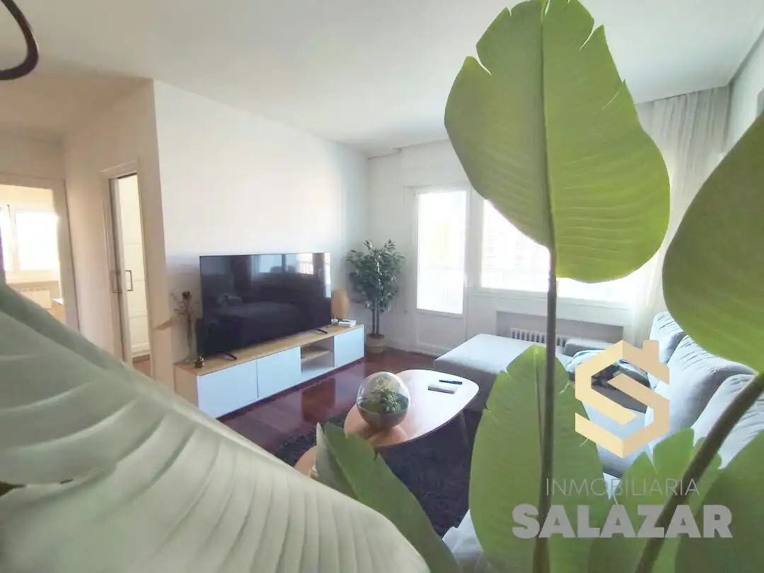 Piso con terraza en venta en Careaga Placido Plaza, imagen 3
