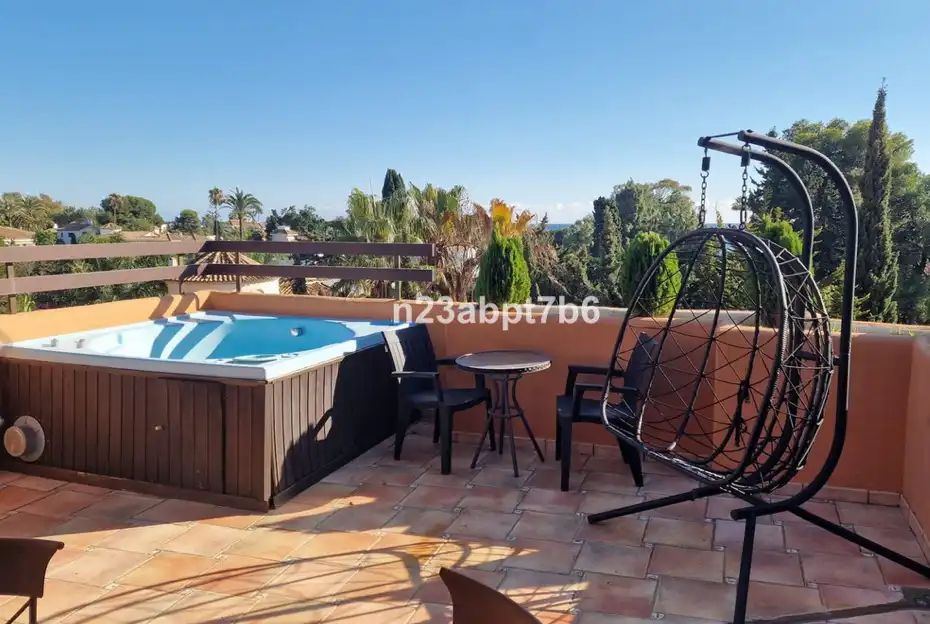 Terrassa de Pis en venda en Estepona amb Moblat, Microones i TV