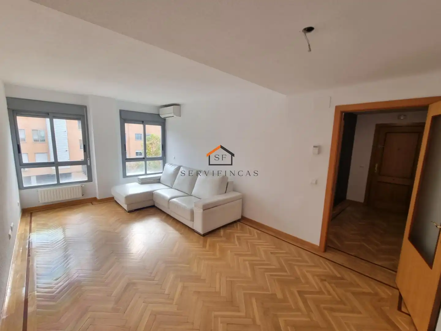 Living room of Flat for rent in Leganés  with Heating, Private garden and Parquet flooring