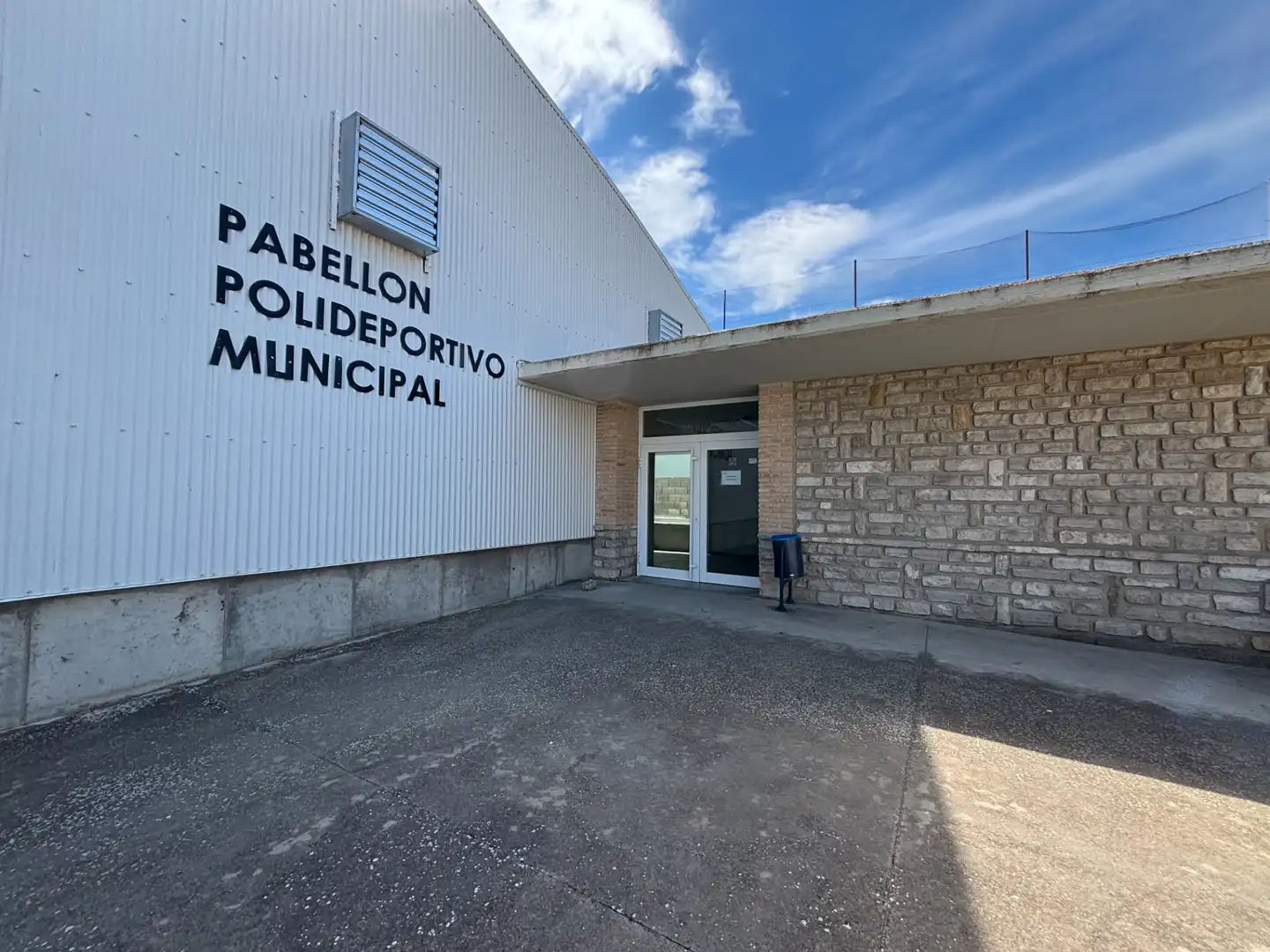 Vista exterior de Casa o xalet en venda en Monegrillo amb Jardí privat, Terrassa i Moblat