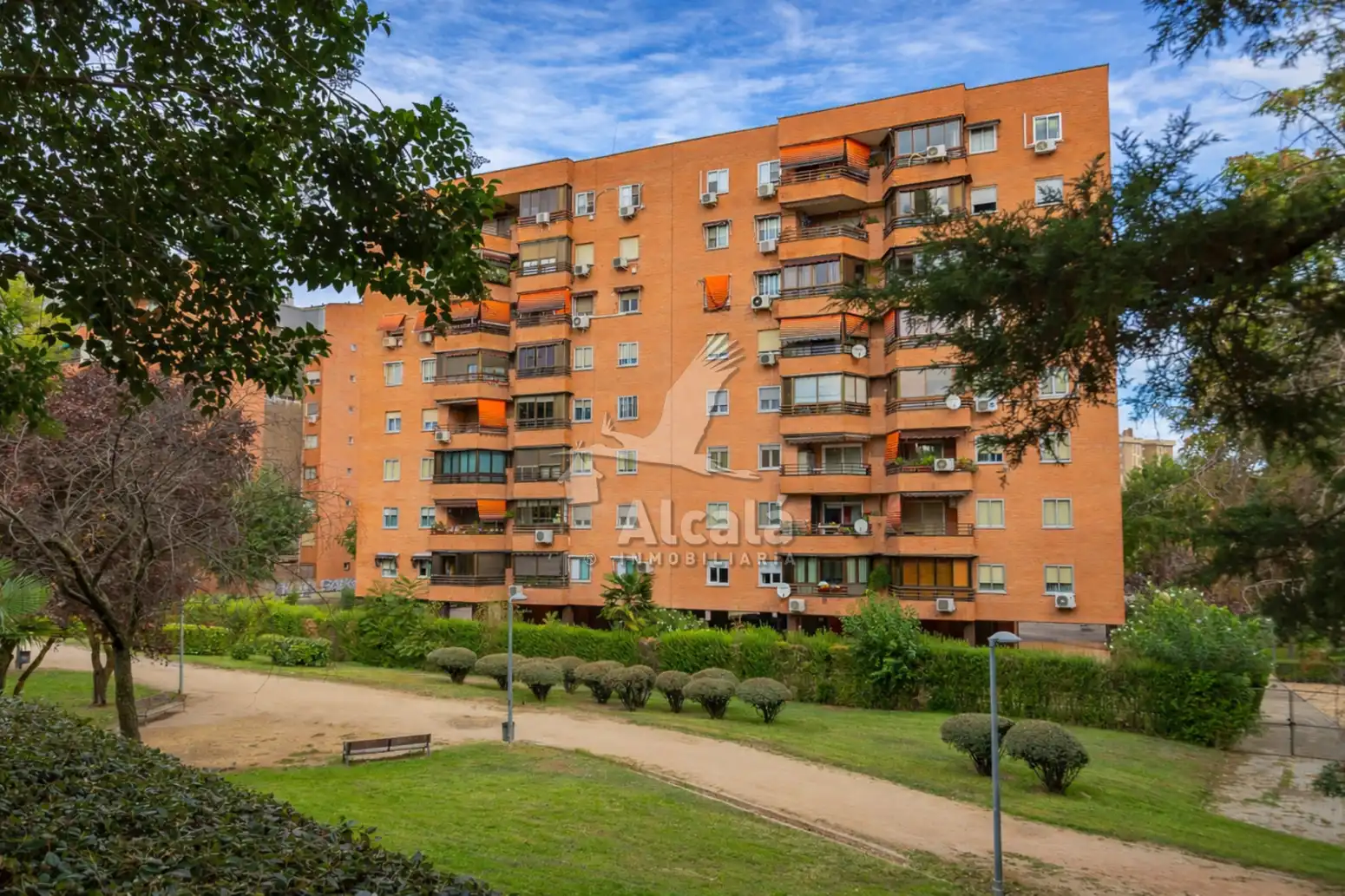 Vista exterior de Piso en venta en Coslada con Aire acondicionado, Calefacción y Jardín privado