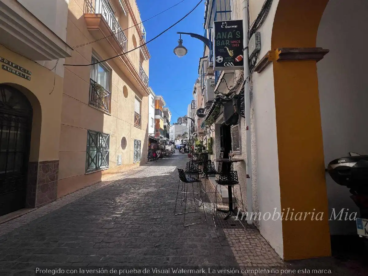 Vista exterior de Casa o xalet en venda en Torremolinos amb Aire condicionat i Balcó