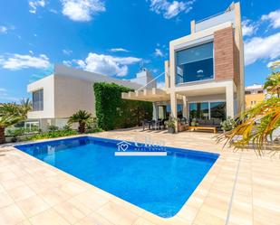 Vista exterior de Casa o chalet en venta en Alicante / Alacant con Aire acondicionado, Calefacción y Jardín privado