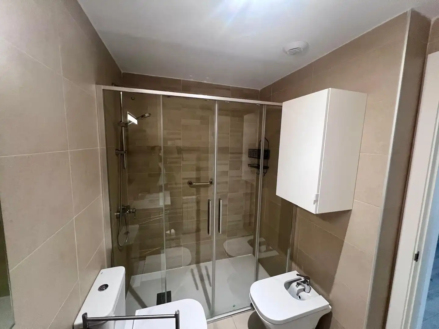 Bathroom of Flat for rent in Oviedo   with Heating, Private garden and Terrace