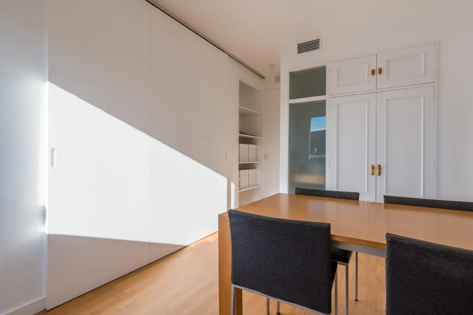 Dining room of Flat for rent in Sevilla  with Air Conditioner and Furnished