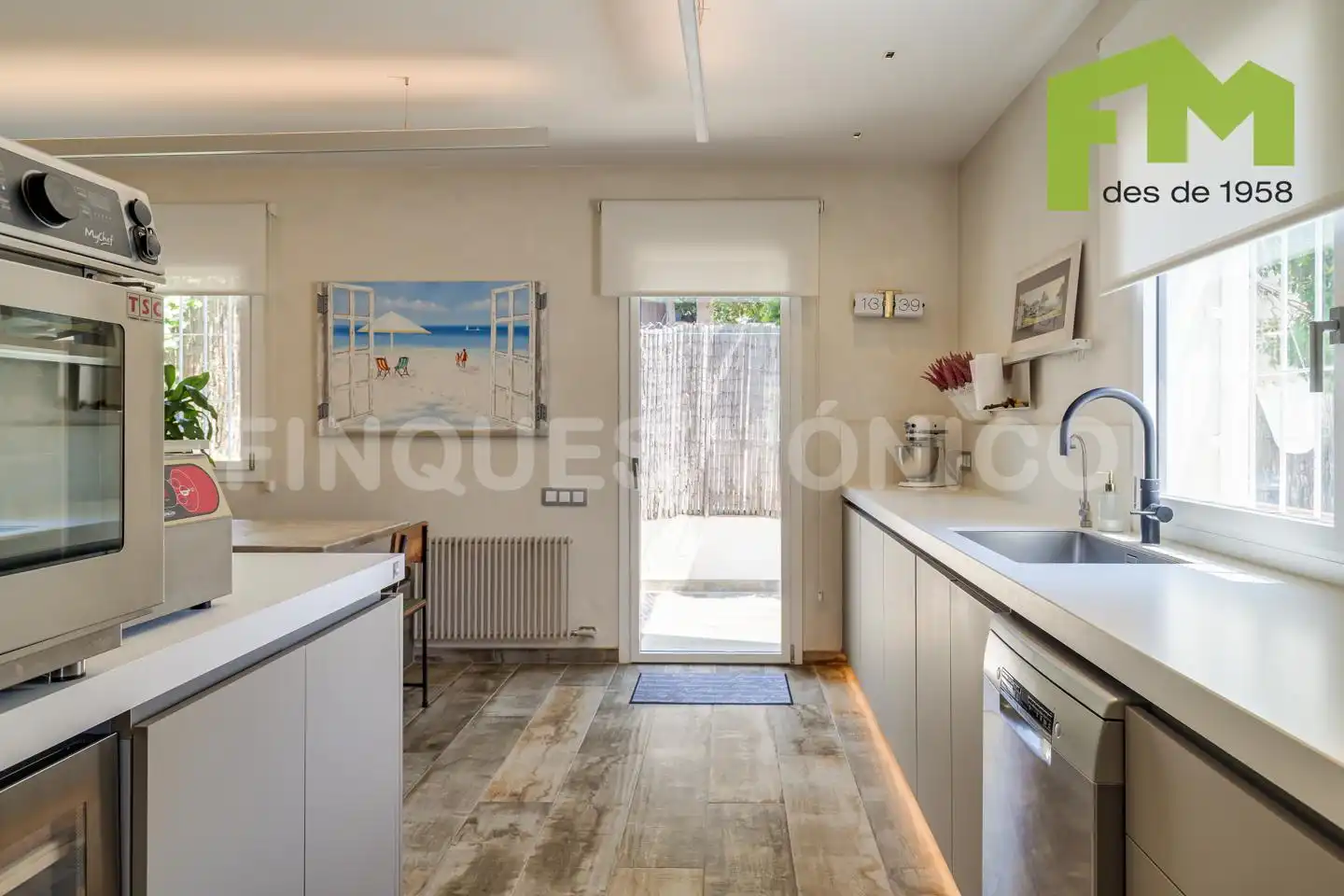 Cocina de Casa o chalet en venta en El Masnou con Aire acondicionado, Calefacción y Jardín privado