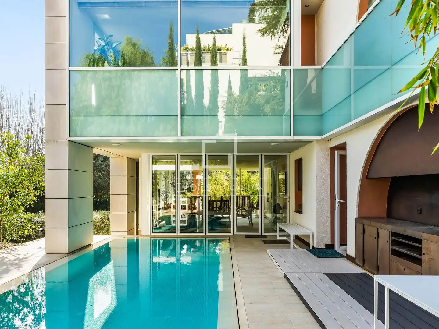 Piscina de Casa o xalet en venda en Barcelona amb Aire condicionat, Calefacció i Jardí privat
