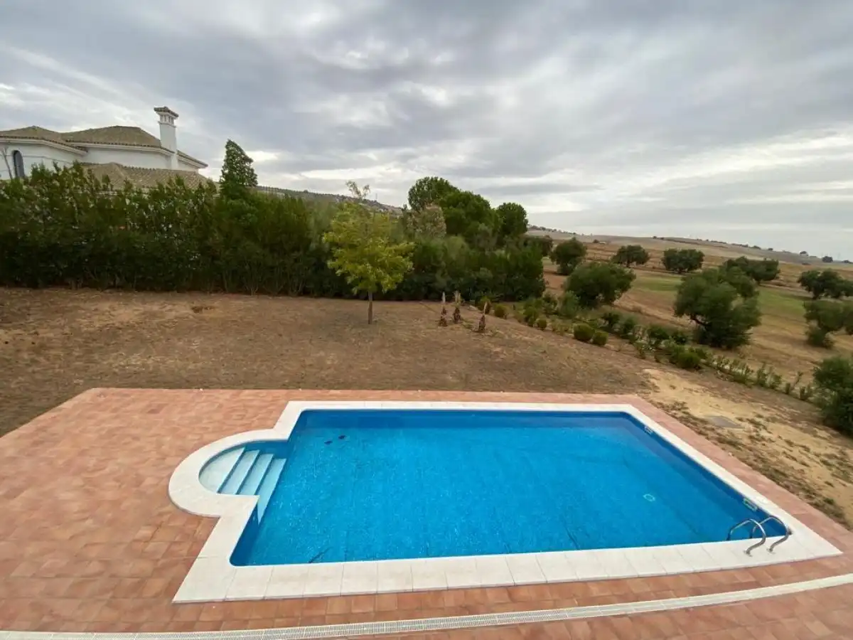 Piscina de Casa o xalet en venda en Arcos de la Frontera amb Aire condicionat, Calefacció i Jardí privat
