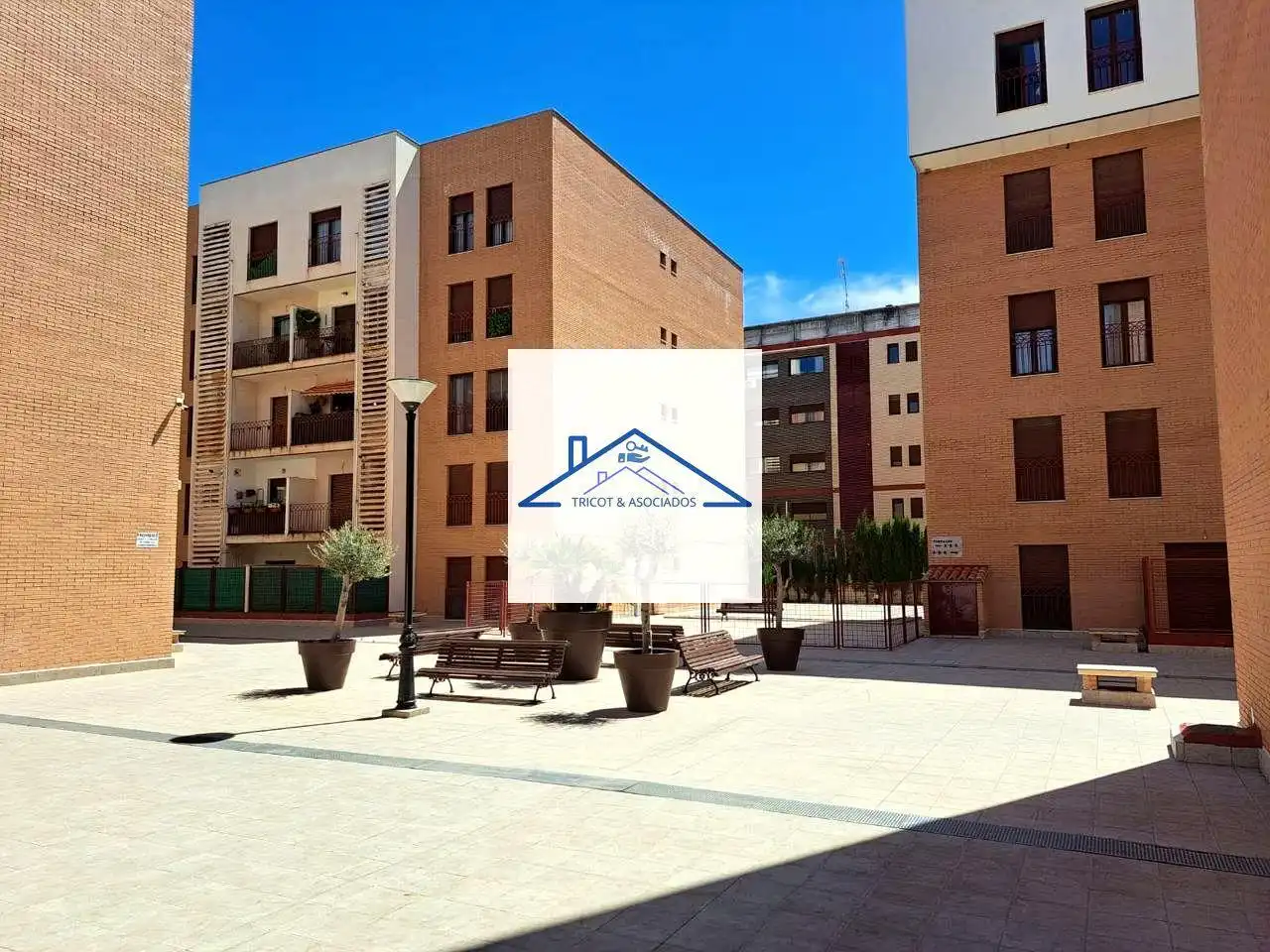 Außenansicht von Erdgeschoss zum Verkauf in Ocaña mit Heizung, Privatgarten und Abstellraum