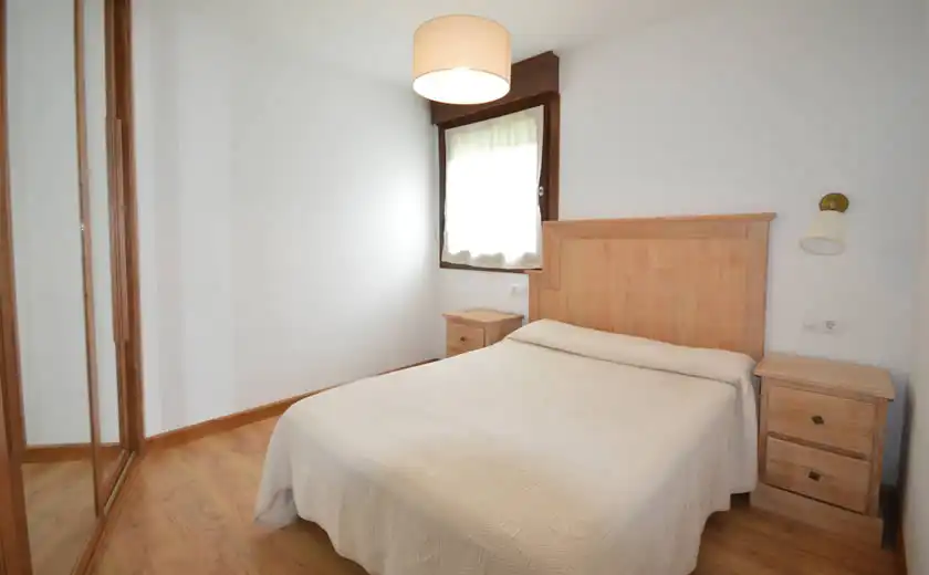 Habitación de Apartamento de alquiler en Llanes con Calefacción, Amueblado y Horno