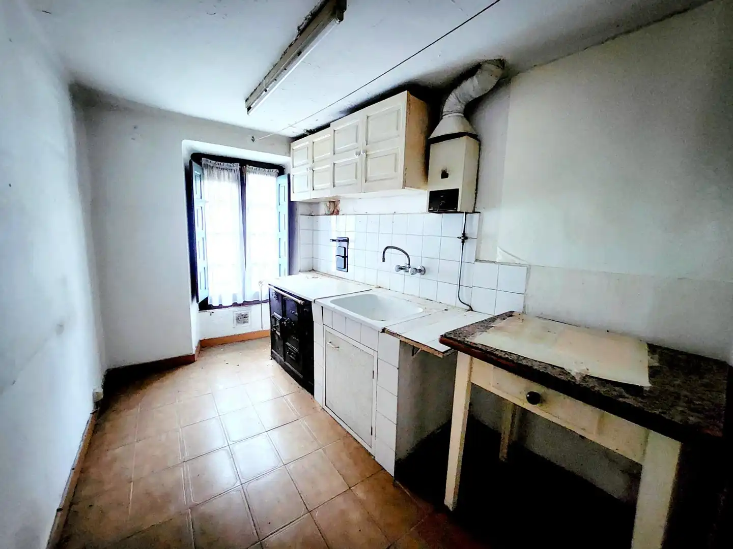 Cocina de Edificio en venta en Cangas del Narcea