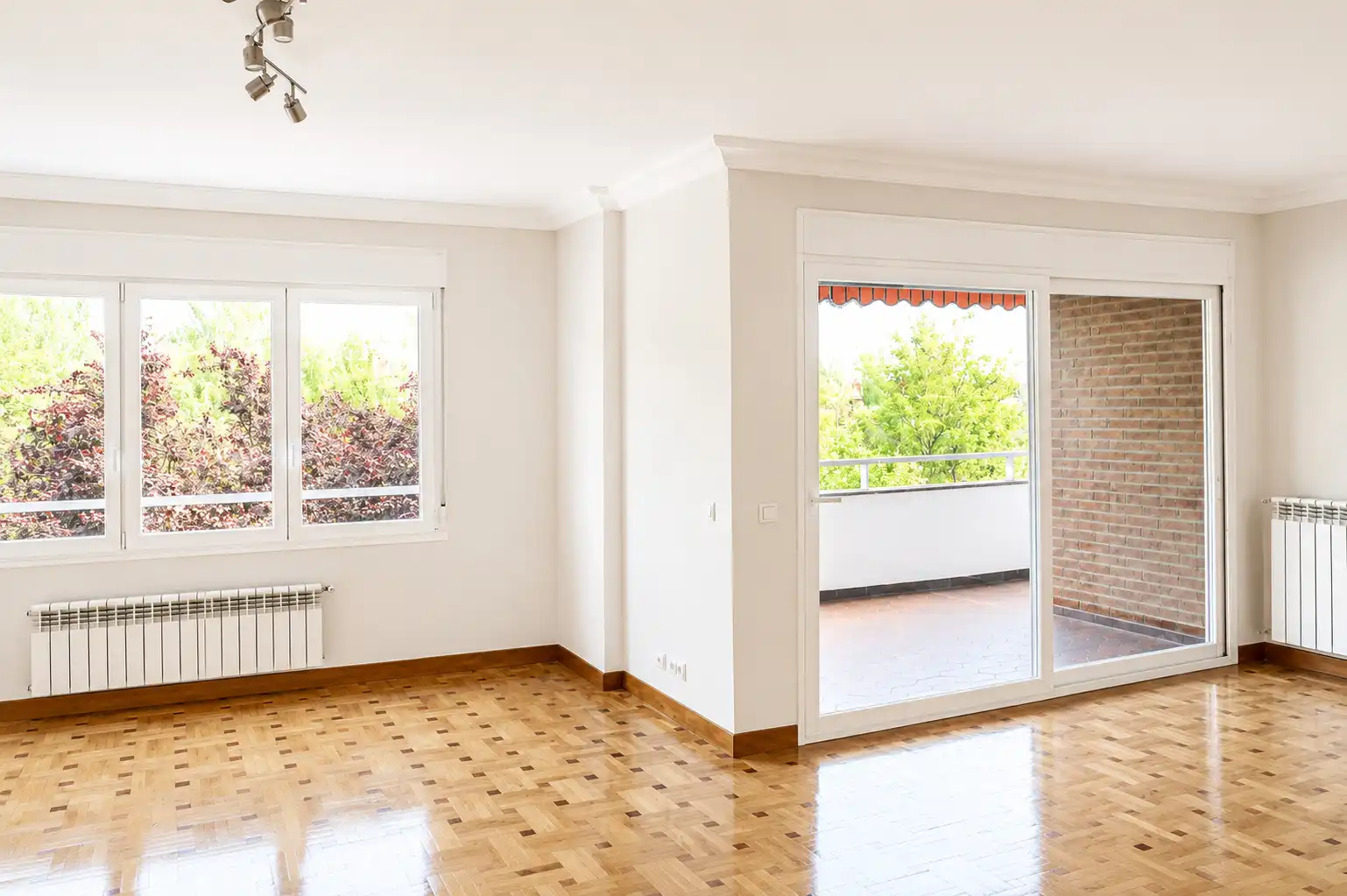 Sala de estar de Piso de alquiler en Pozuelo de Alarcón con Terraza, Trastero y Piscina comunitaria