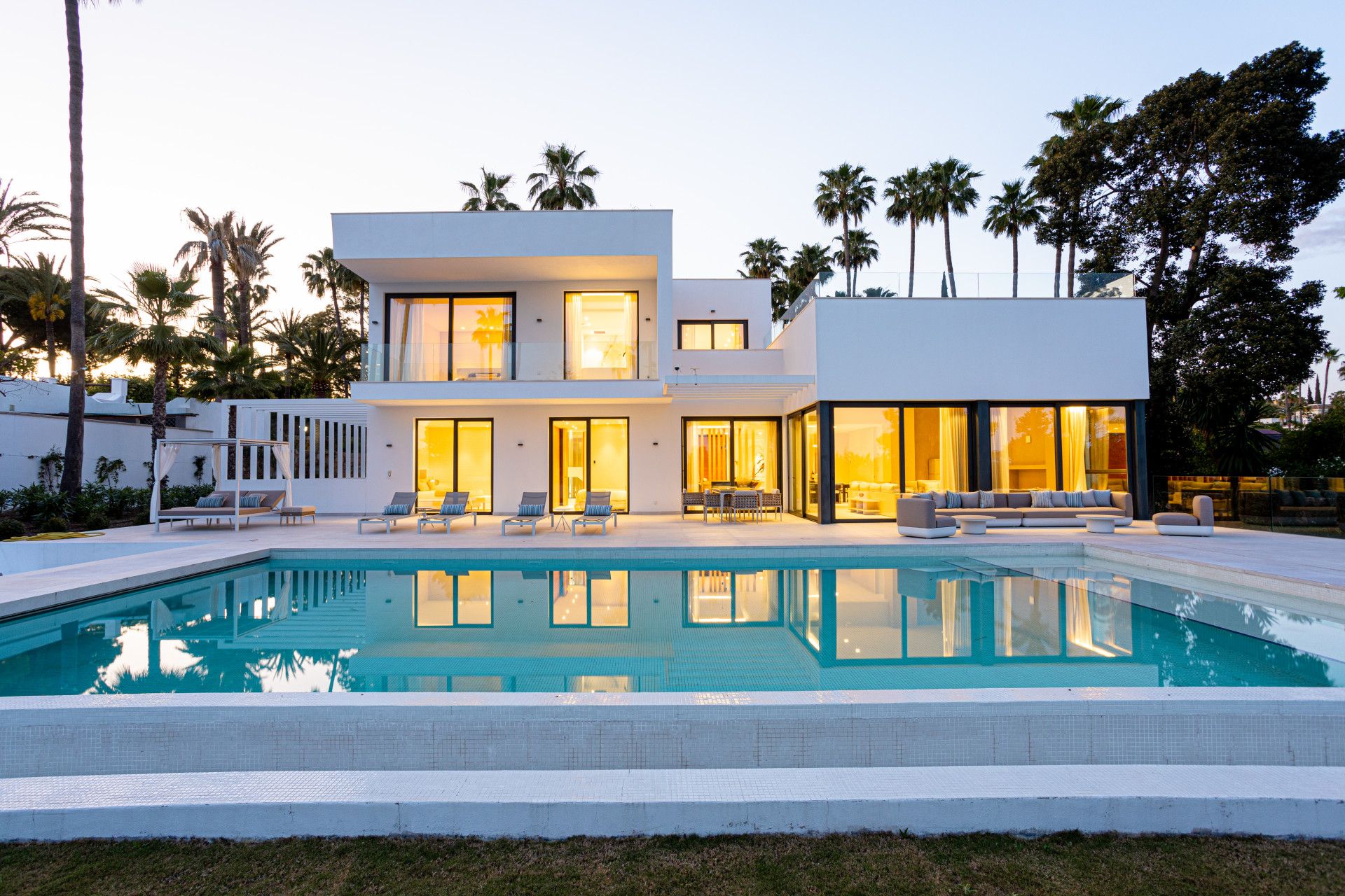 Exterior view of House or chalet for sale in Estepona  with Air Conditioner, Heating and Private garden