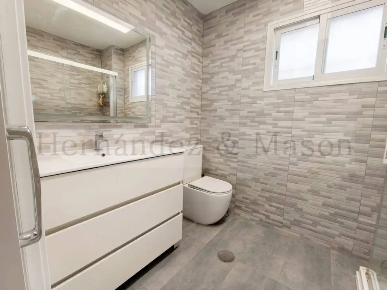 Bathroom of Flat for sale in Málaga  with Terrace and Storage room