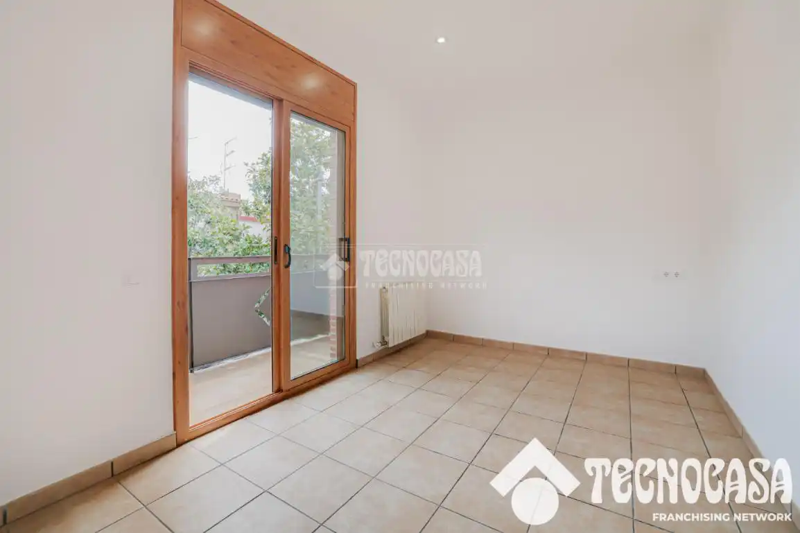 Bedroom of Houses for sale in Santa Coloma de Gramenet  with Air Conditioner, Heating and Terrace