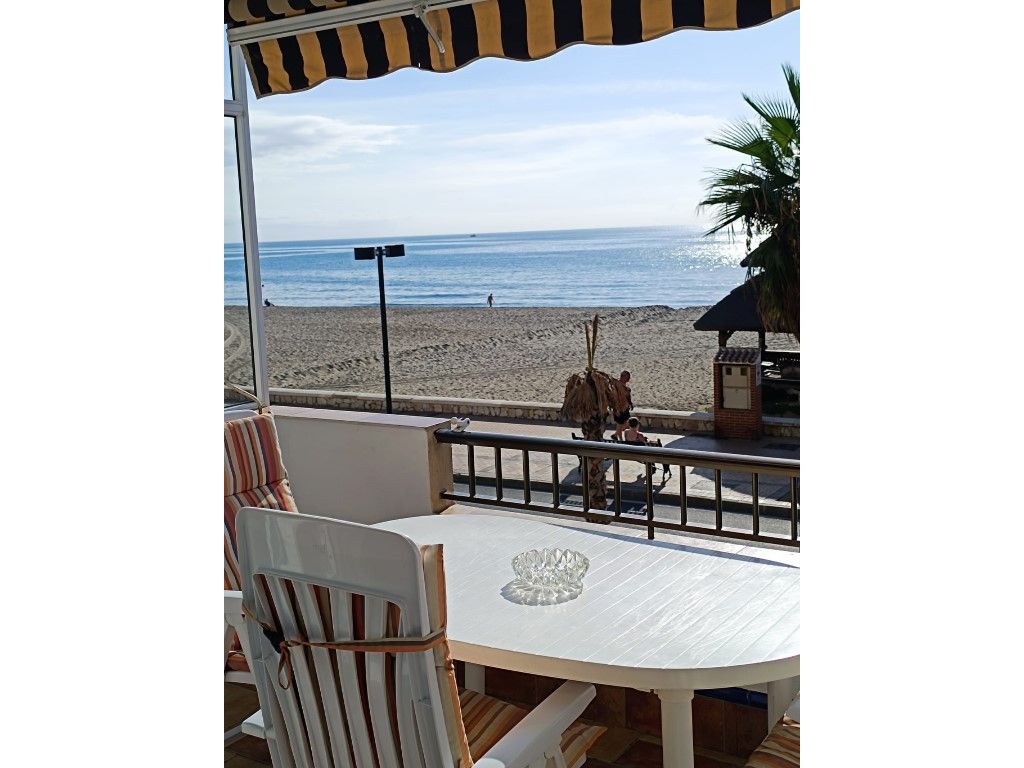 Dormitori de Apartament de lloguer en Fuengirola amb Aire condicionat, Terrassa i Balcó