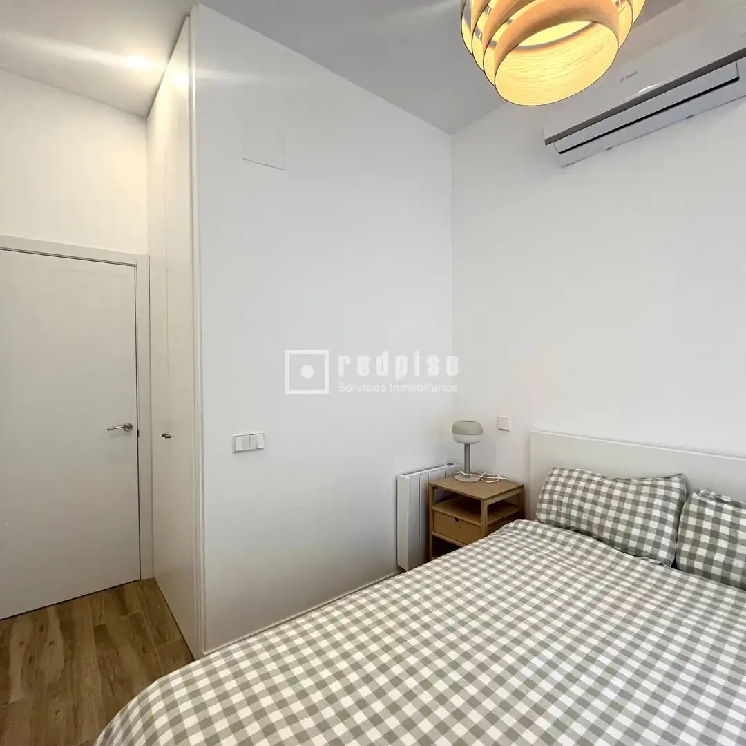 Schlafzimmer von Wohnung zur Miete in Madrid mit Klimaanlage, Heizung und Privatgarten