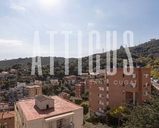 Exterior view of Single-family semi-detached for sale in  Barcelona Capital  with Air Conditioner and Terrace