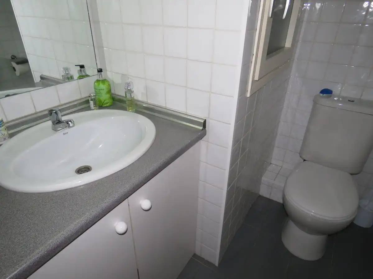 Badezimmer von Büro zum Verkauf in Amposta mit Klimaanlage