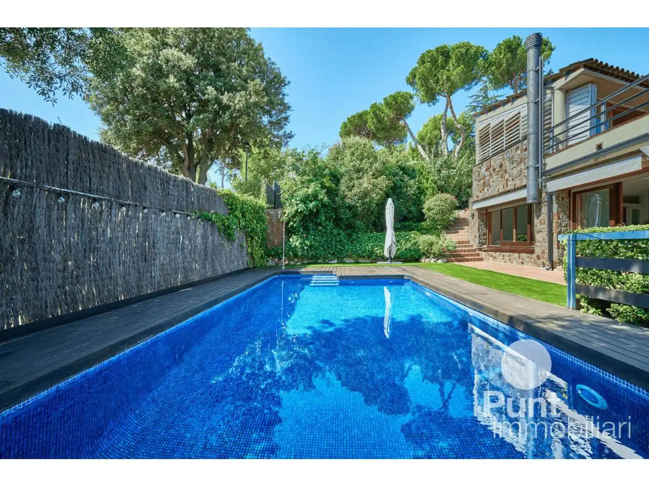 Piscina de Casa o xalet en venda en Premià de Dalt amb Aire condicionat, Calefacció i Jardí privat
