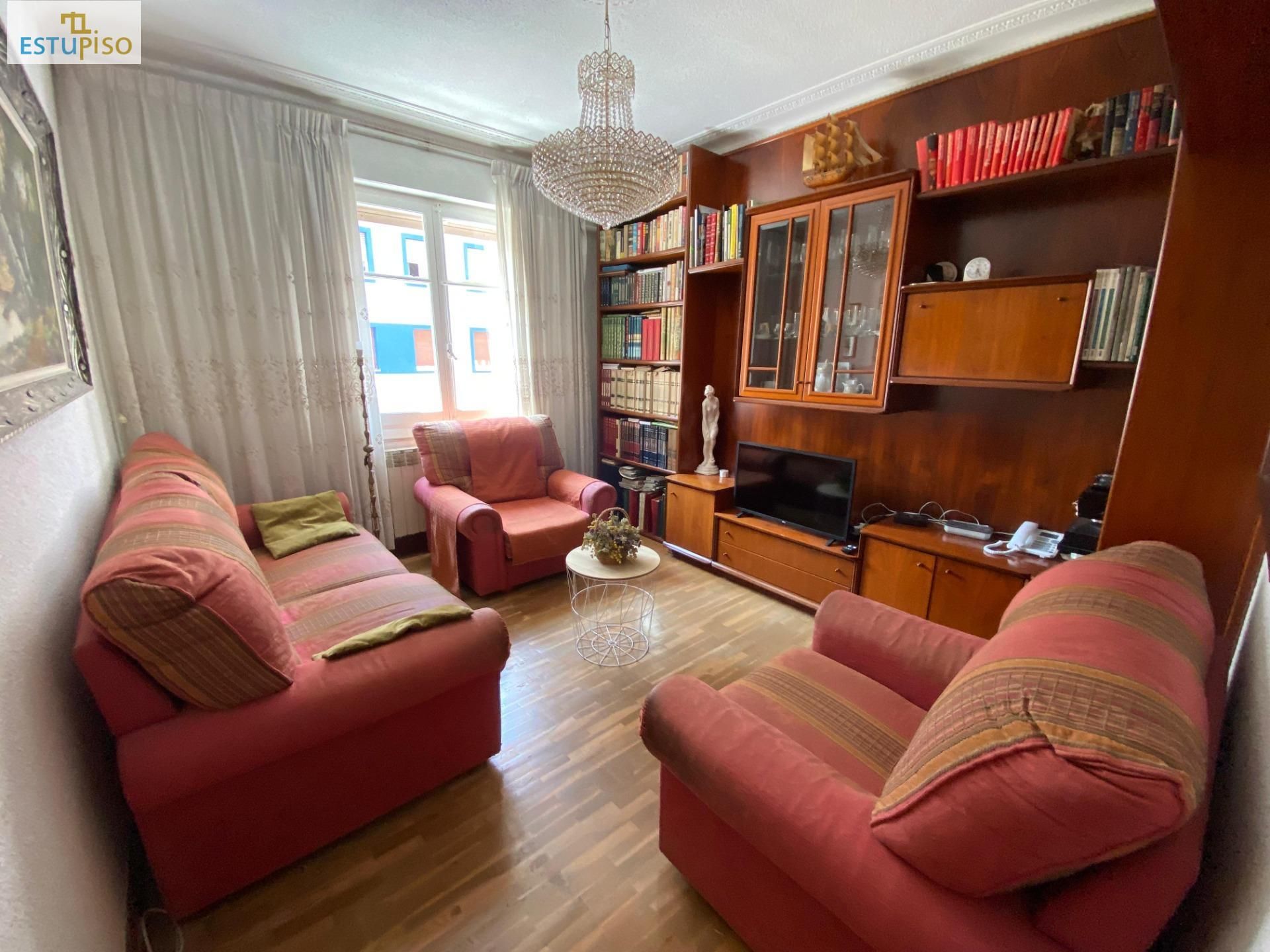 Sala d'estar de Pis en venda en Vitoria - Gasteiz amb Calefacció
