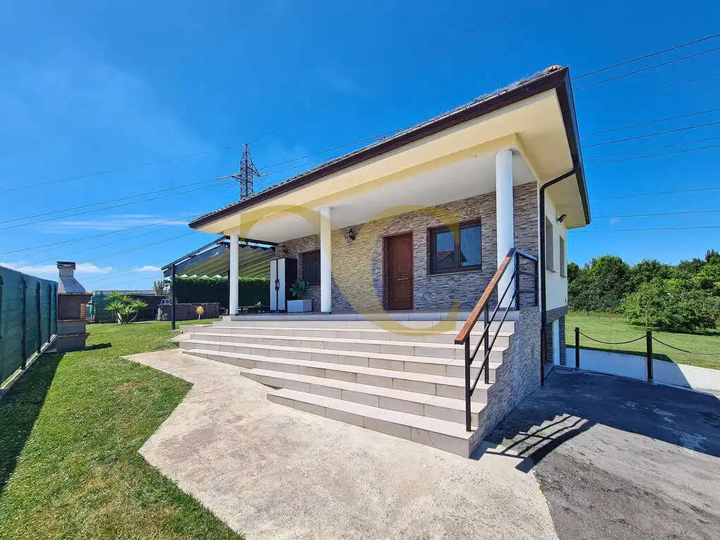 Vista exterior de Casa o xalet en venda en Gijón  amb Calefacció, Jardí privat i Terrassa