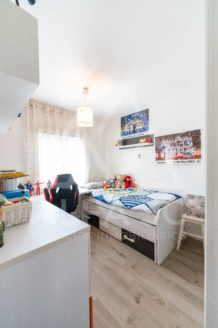 Dormitori de Casa adosada en venda en Pedrezuela amb Jardí privat, Terrassa i Traster