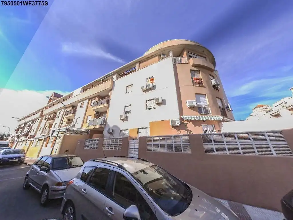 Vista exterior de Piso en venta en Roquetas de Mar con Terraza y Piscina comunitaria