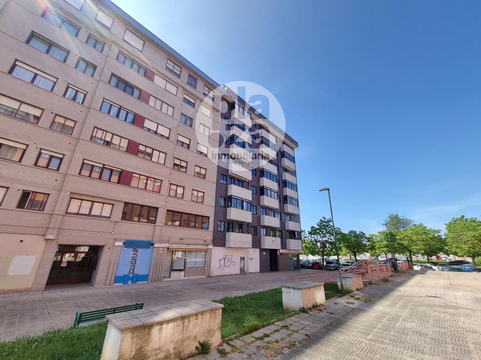 Vista exterior de Pis en venda en Burgos Capital amb Calefacció, Terrassa i Traster