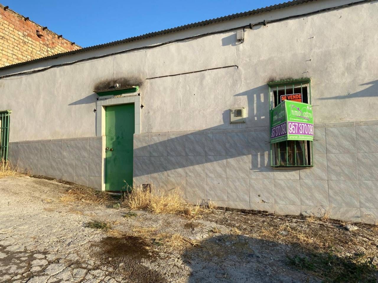 Außenansicht von Fabrikhallen zum verkauf in Castro del Río