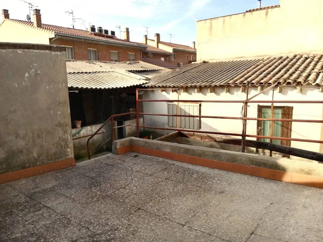Vista exterior de Casa o xalet en venda en Tamarite de Litera amb Terrassa i Moblat