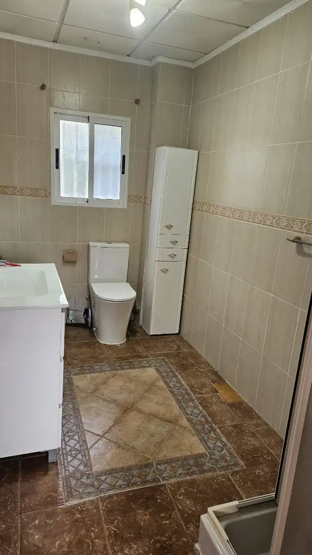 Bany de Casa o xalet en venda en Torrent amb Aire condicionat, Terrassa i Piscina