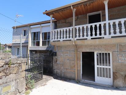 Vista exterior de Casa o xalet en venda en Taboadela amb Terrassa i Balcó