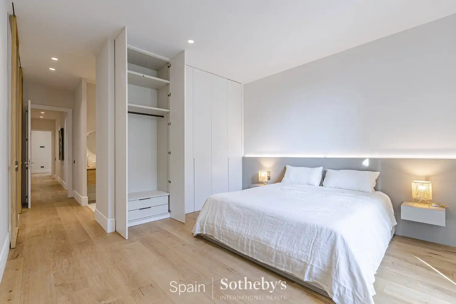 Schlafzimmer von Wohnungen zum Verkauf in Barcelona mit Klimaanlage und Heizung