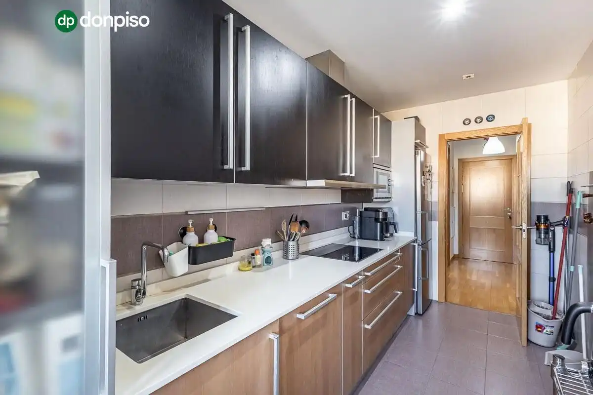 Penthouse with pool for sale in Avenida DE LA ILUSTRACION 77, imagen 12