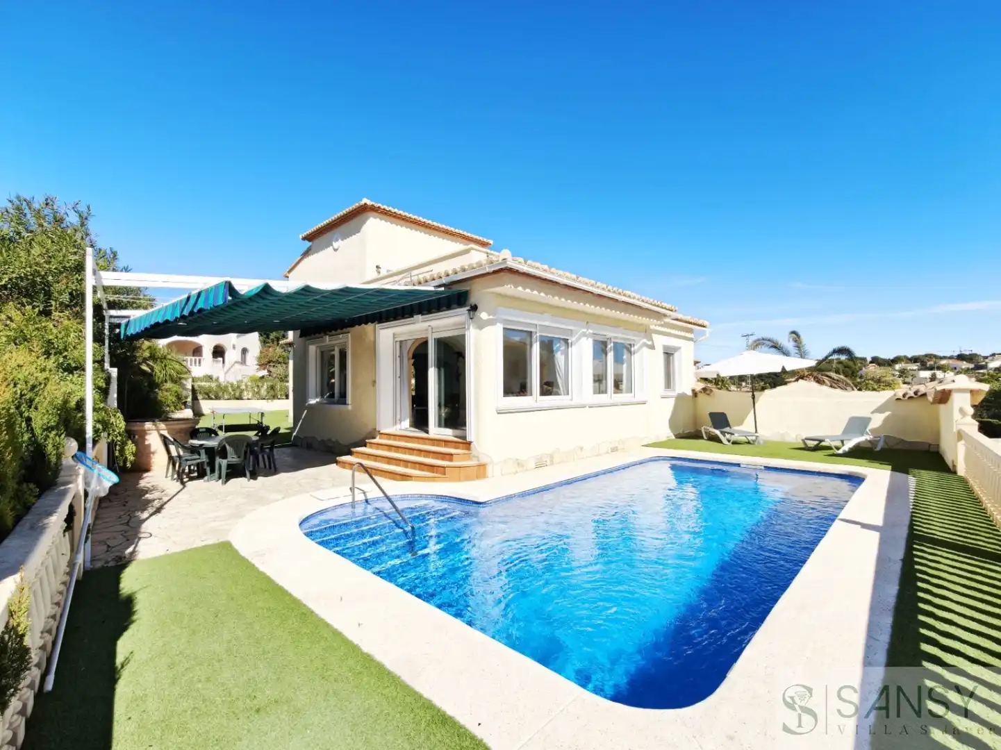 Detached house with pool for sale in Manzanera - Tosal
