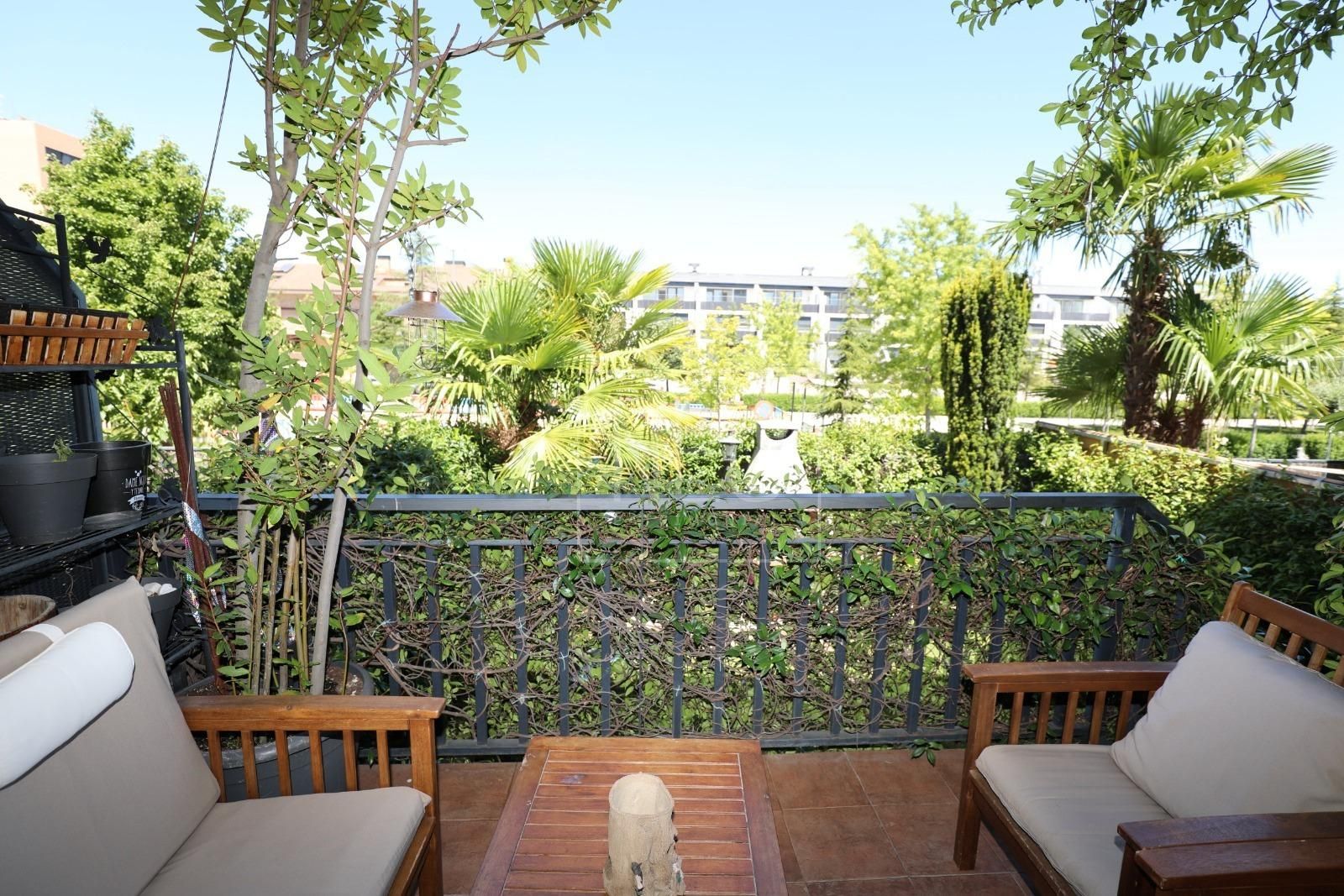 Terrassa de Casa adosada en venda en Fuenlabrada amb Aire condicionat, Calefacció i Jardí privat