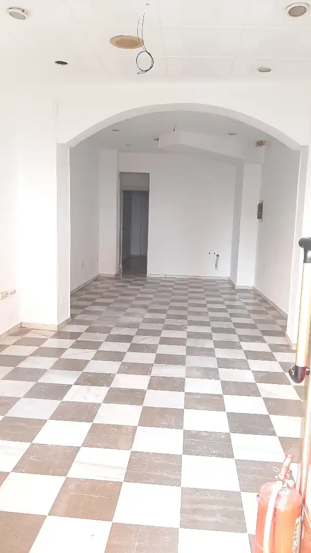 Local comercial de lloguer a Avenida de Cadiz