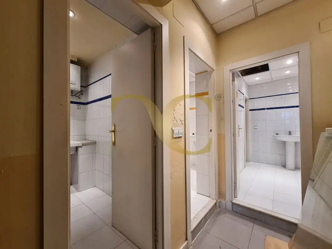 Bathroom of Commercial properties for rent in Gijón   with Air Conditioner