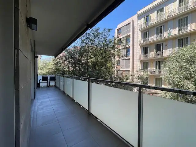 Appartamento con terrazza in vendita a Carrer de París, imagen 4