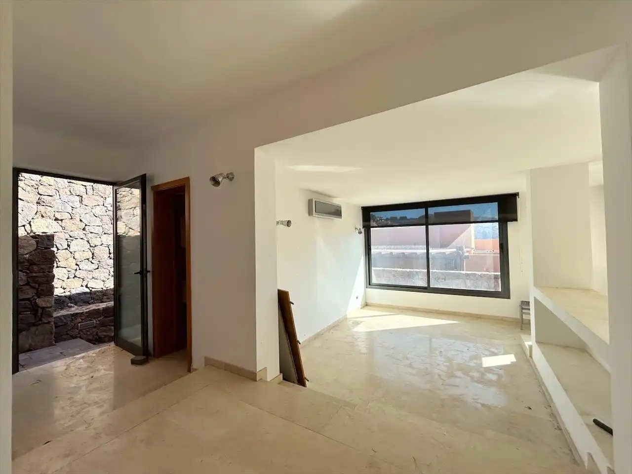 Sala d'estar de Casa o xalet en venda en San Bartolomé de Tirajana amb Aire condicionat, Jardí privat i Parquet