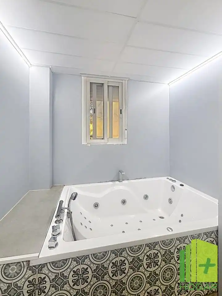 Bany de Casa o xalet en venda en La Guardia de Jaén amb Aire condicionat, Jardí privat i Terrassa