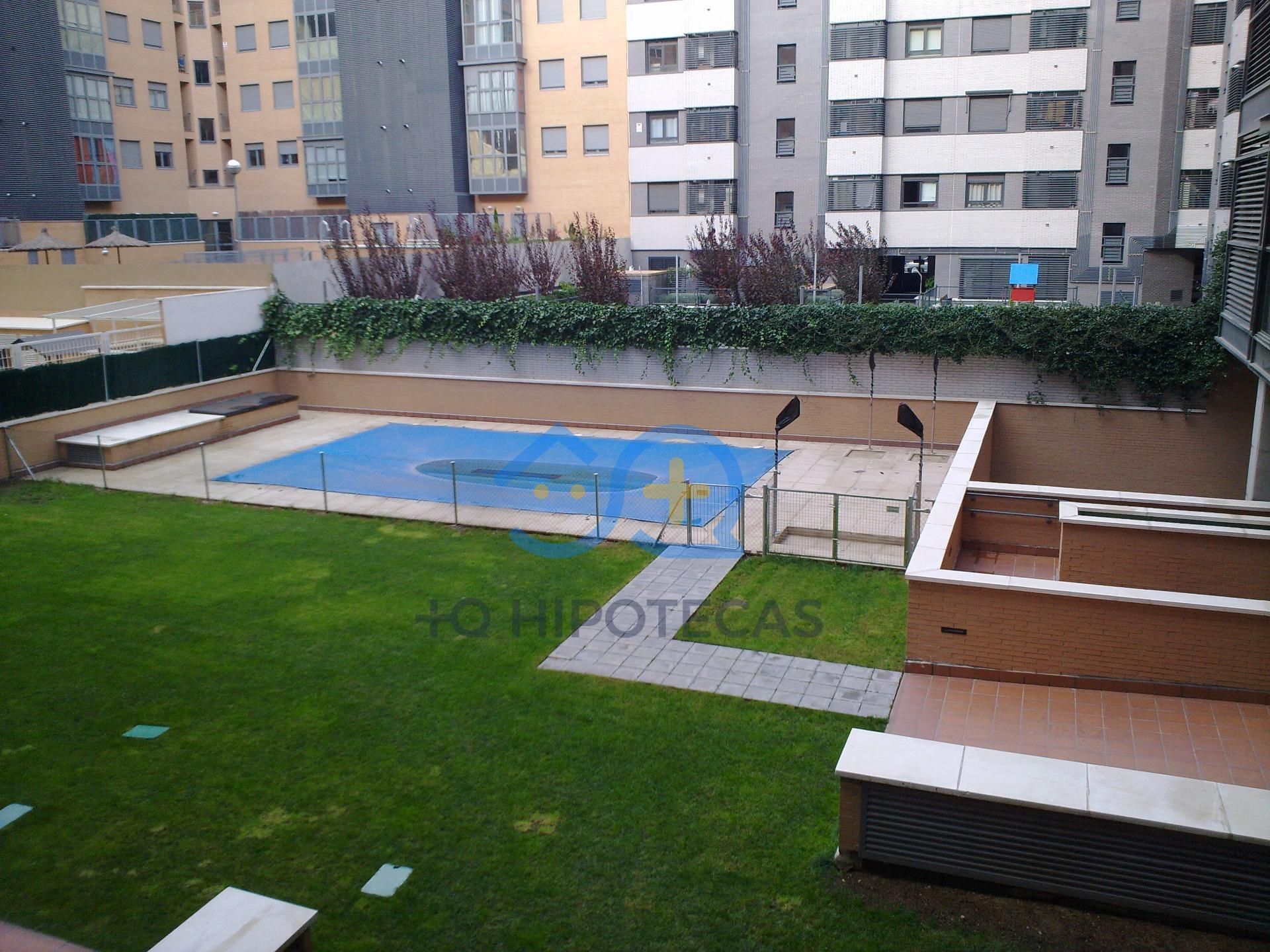 Swimming pool of Flat for sale in  Madrid Capital  with Air Conditioner, Storage room and Community pool