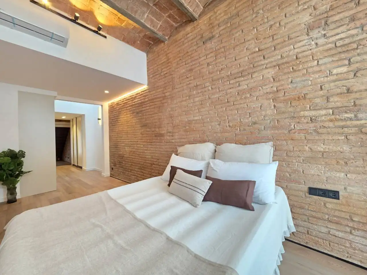 Schlafzimmer von Wohnungen zum Verkauf in Barcelona mit Klimaanlage, Heizung und Parkett