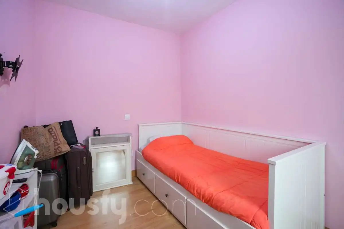 Habitación de Piso en venta en Madrid con Calefacción, Terraza y Balcón
